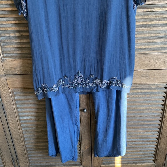 Neiman Marcus Exclusive Top & Pant Set for Evening - Picture 8 of 13